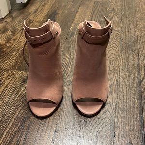 Tan Steve Madden Peep Toe Booty! EUC!